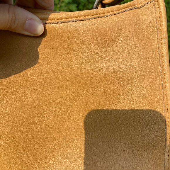 VINTAGE COACH BAG (RARE COLOR) - Picture 9 of 13